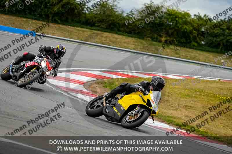donington no limits trackday;donington park photographs;donington trackday photographs;no limits trackdays;peter wileman photography;trackday digital images;trackday photos